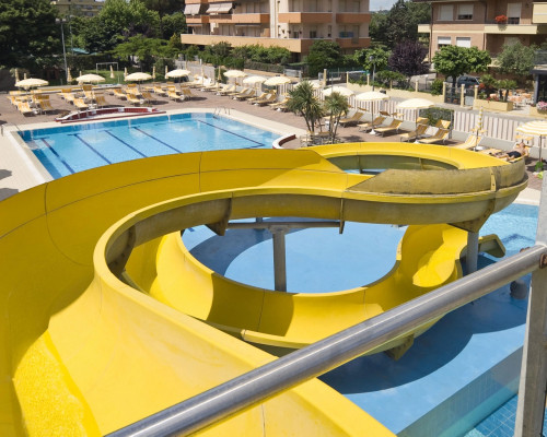 media.Slide-Piscina-02-Hotel-Vanni-Misano