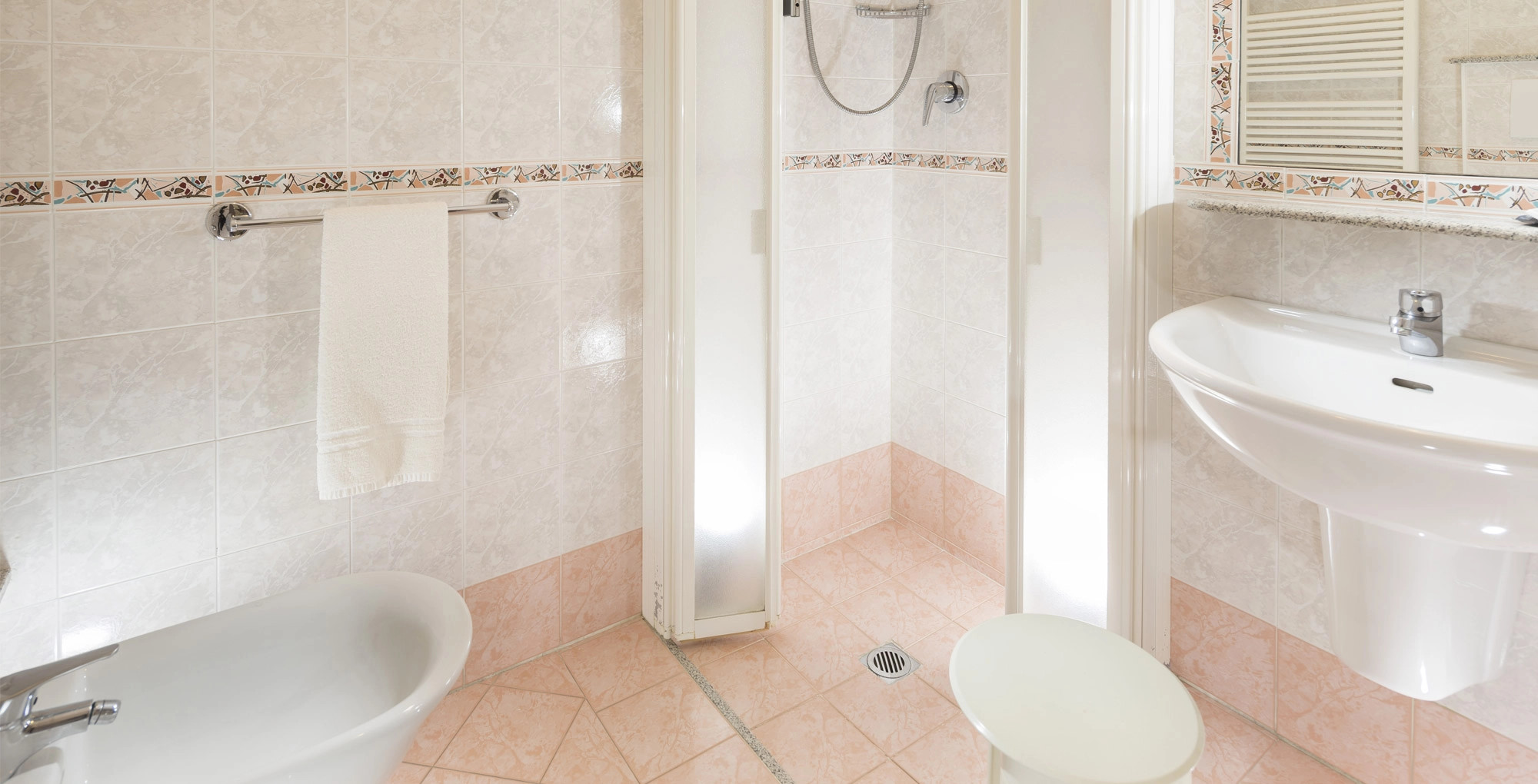 media.Slide-Camere-Comfort-3-4-letti-03-Hotel-Vanni-Misano