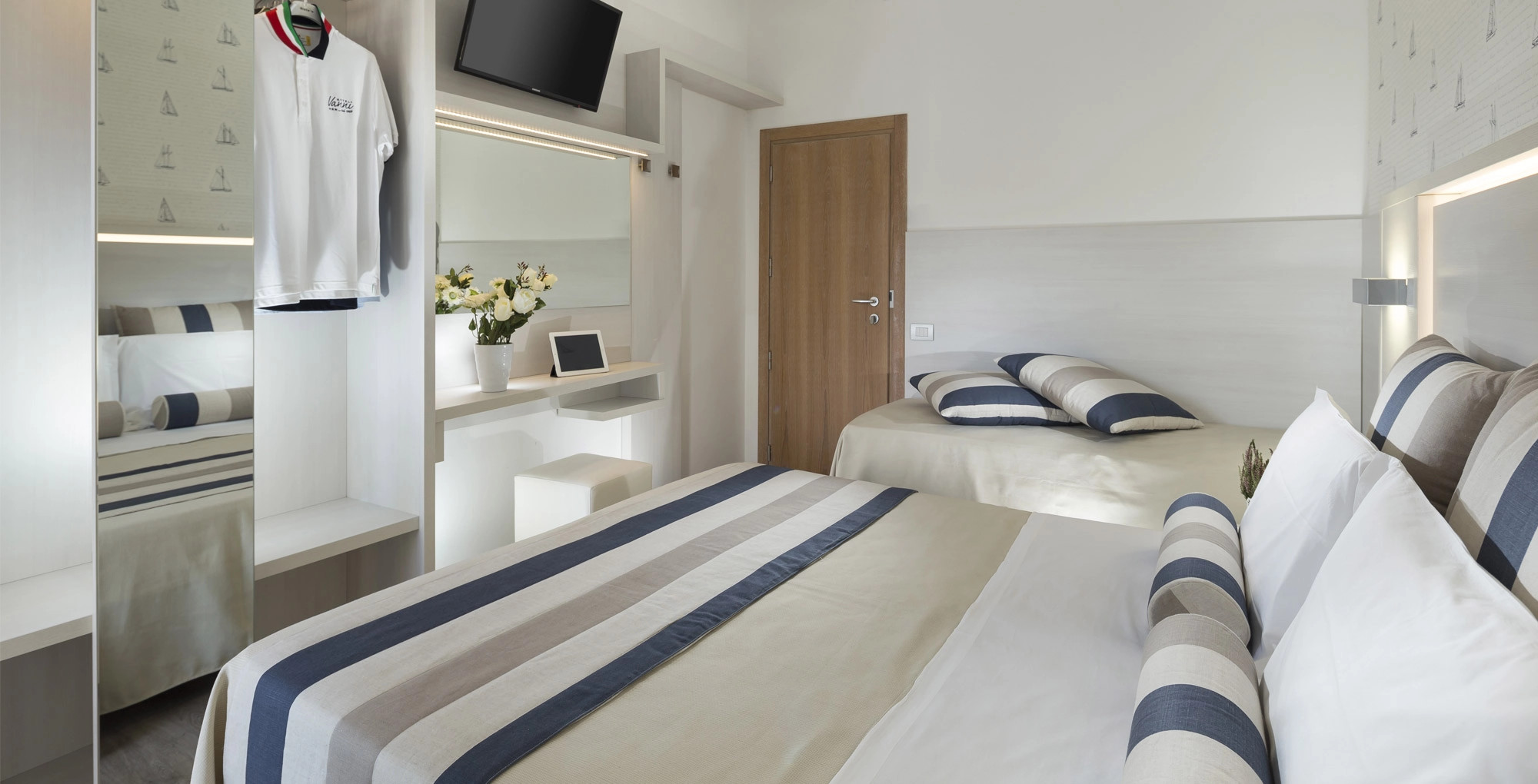 media.Slide-Camere-Comfort-3-4-letti-05-Hotel-Vanni-Misano